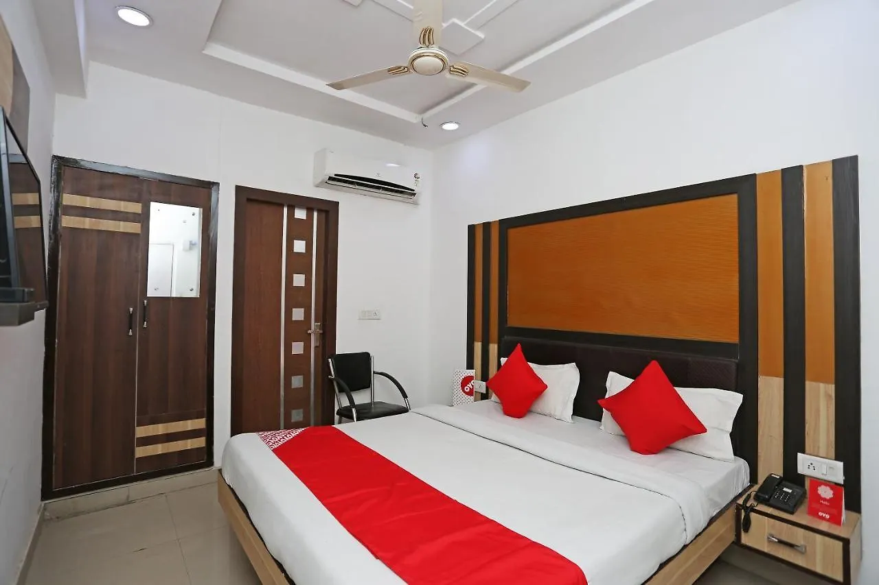 Oyo 13125 Hotel Gwal Palace Agra  3*, Agra (Uttar Pradesh)